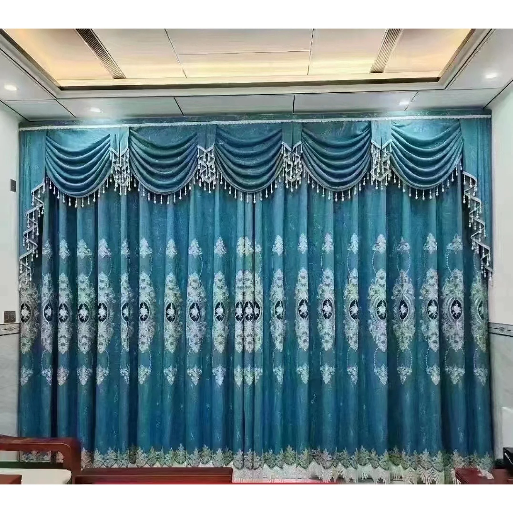 Luxury European Style Embroidery Curtain Fabric High Quality Fabric for Living Room
