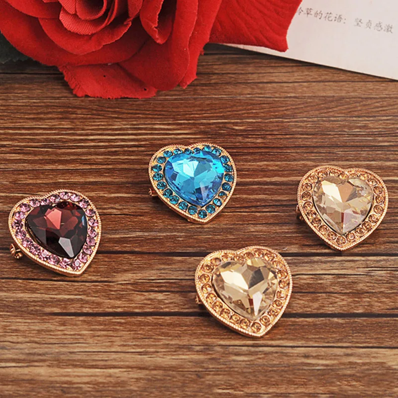 Fashion Medical Jewelry Hijab Magnet Pins Pearl Custom Wholesale Luxury Brooches and Women Custom Logo Zinc Alloy A2 Heart
