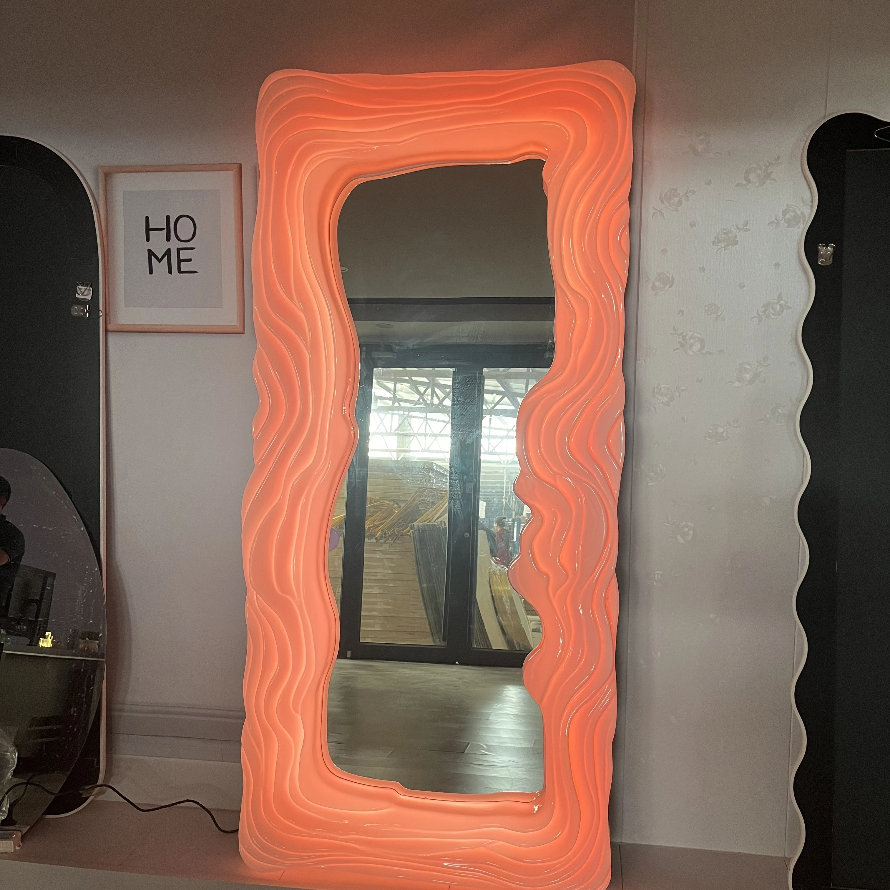 Large Size Pink Luminous fragola wave Led Mirrors Full Length Floor Groovy Cute Ideas Wavy Mirror with led light Framed Mirror