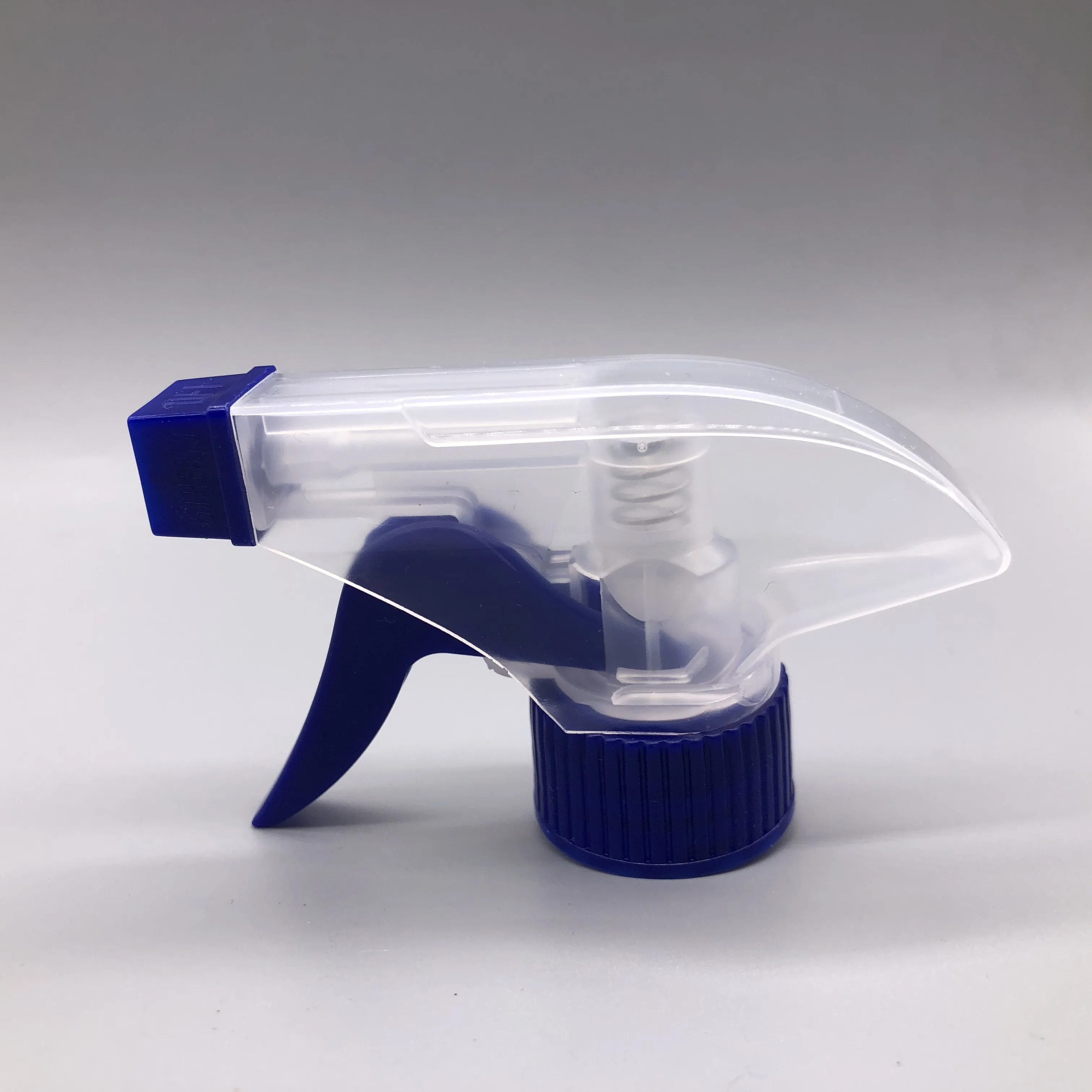 Бытовой пластиковый распылитель Zhenbao 28/415, триггерный насос