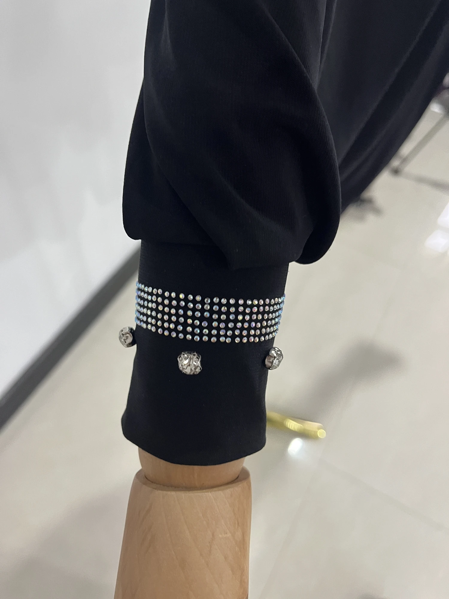 Hot Sale Plain Rayon Solid Color Velvet Muslim Crystal Pearl Luxury Soft Scarfs Instant Women Shawls Hijab For Lady