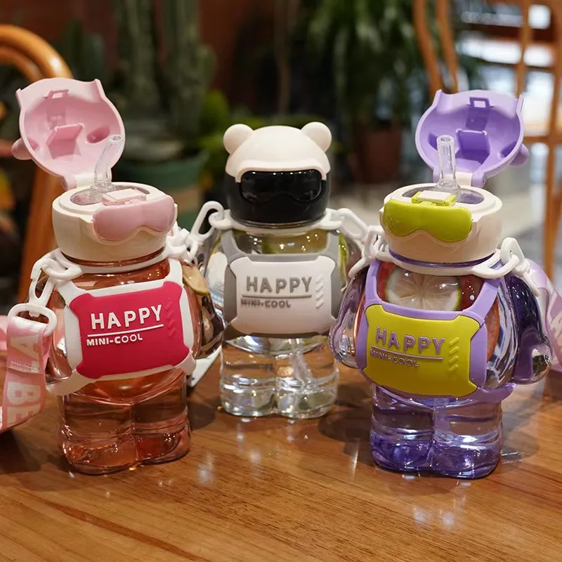 Web Celebrity Summer Cute Large Capacity 800ml Plastic Water Bottle Kids Outdoor Bear School Space with Straw/strap