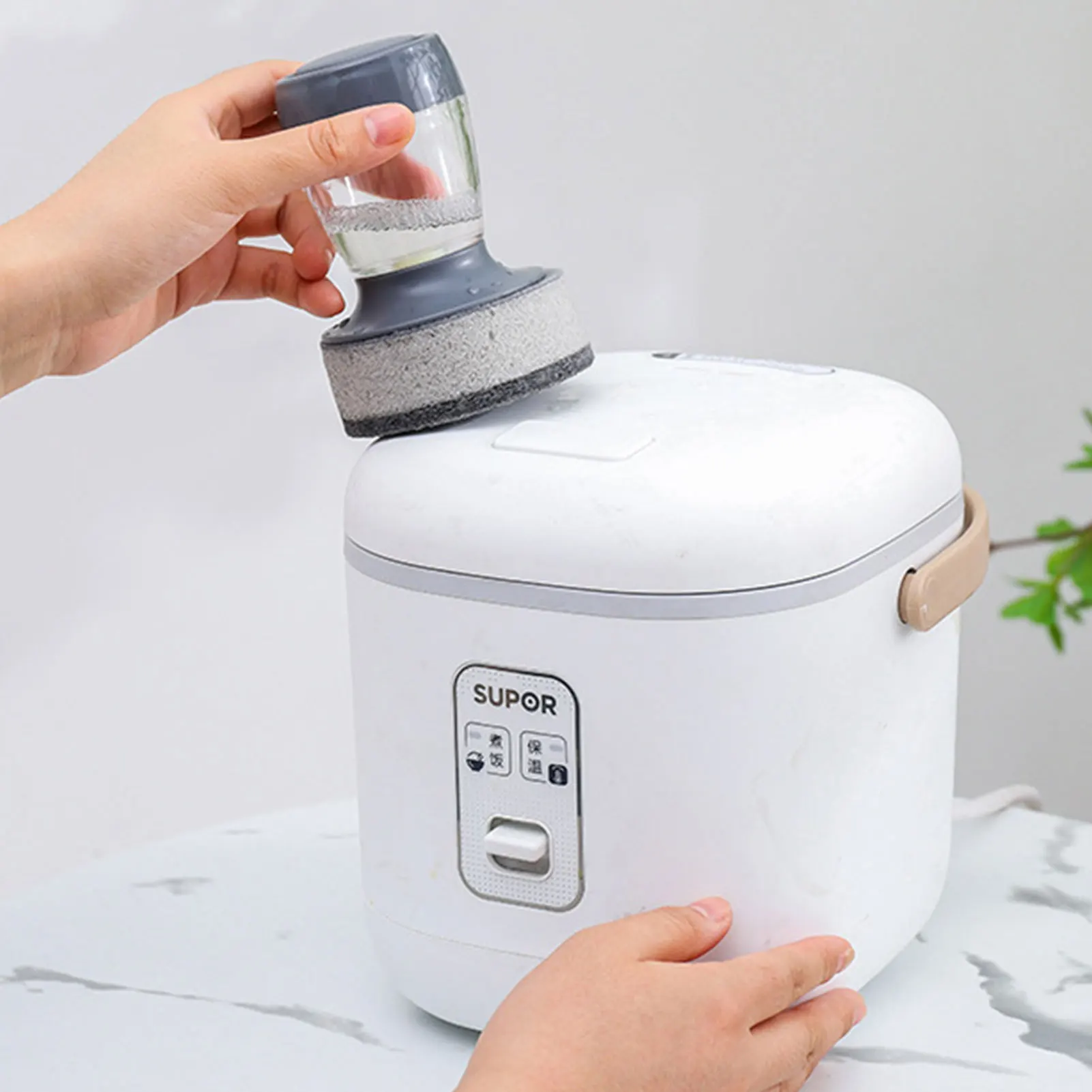 Dish Brush with Soap Dispenser, High Quality Kitchen Dish Scrubber, Dishwashing Brush for Washing and Cleaning of Pots and Pans