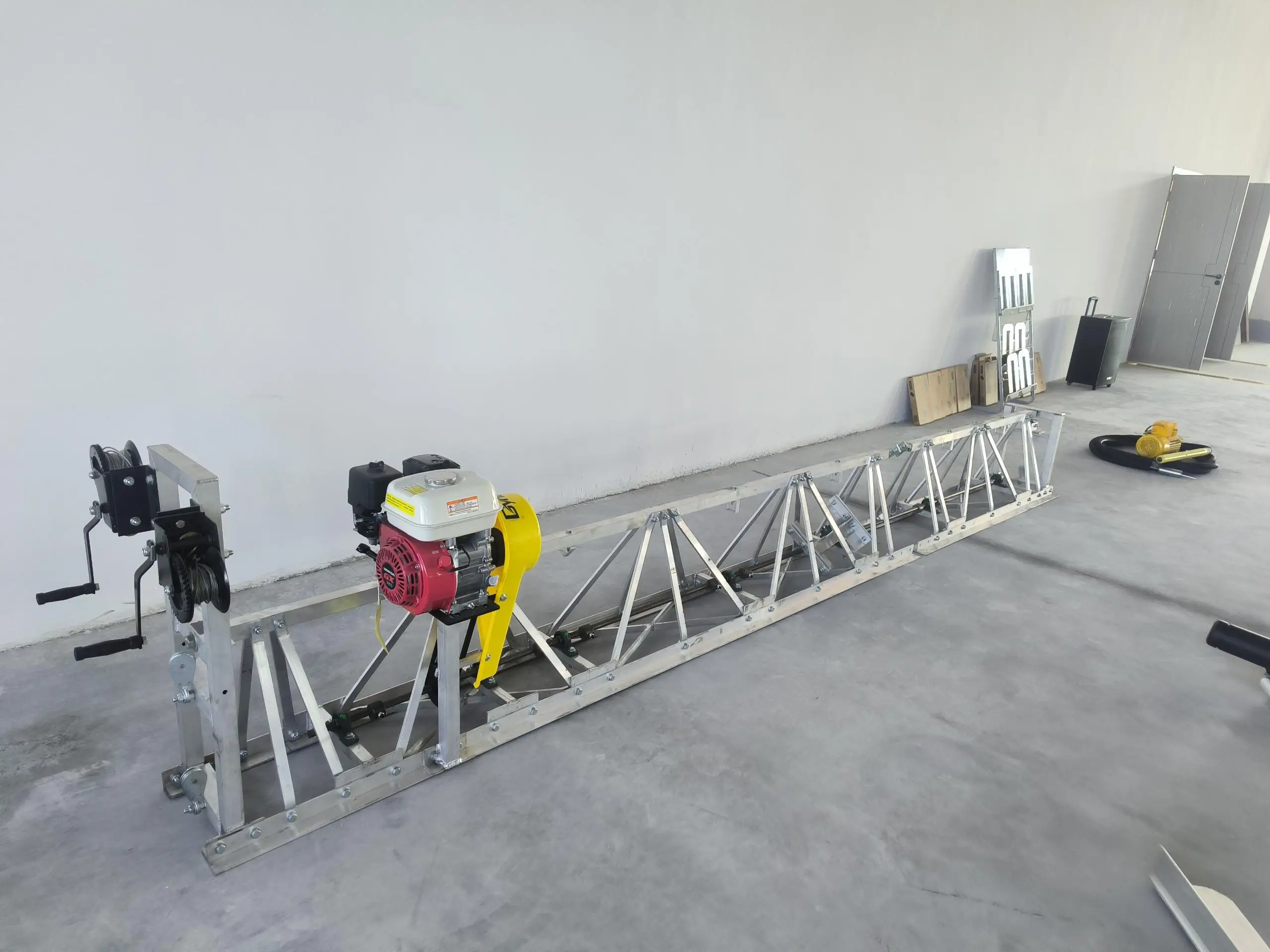 Concrete Machine Vibrating Beam - Precision Construction Tool for 2024