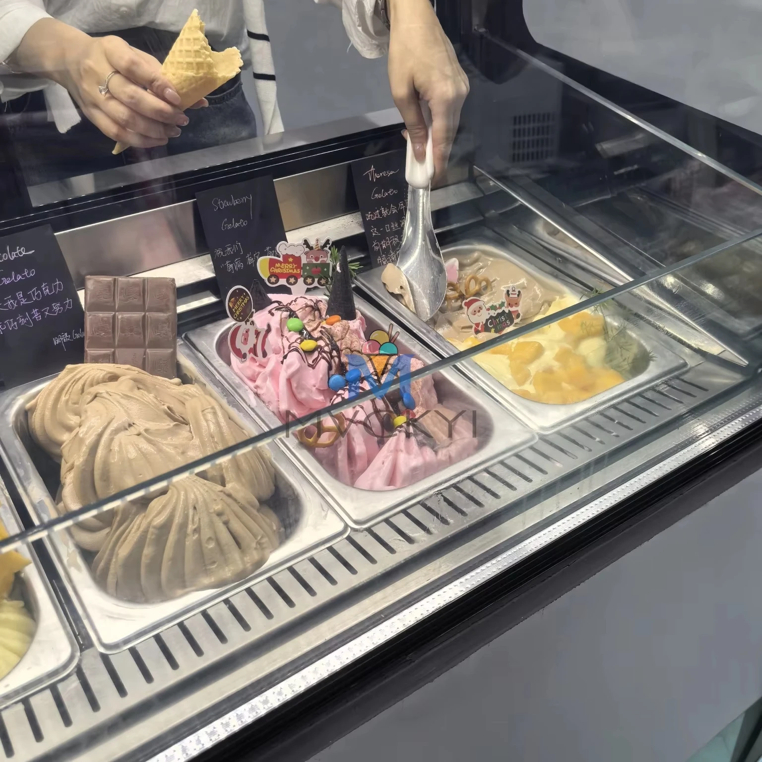 Mvckyi factory directly price Ice Cream display Vertical Showcase Ice Cream Cabinets Gelato and popsicle display using
