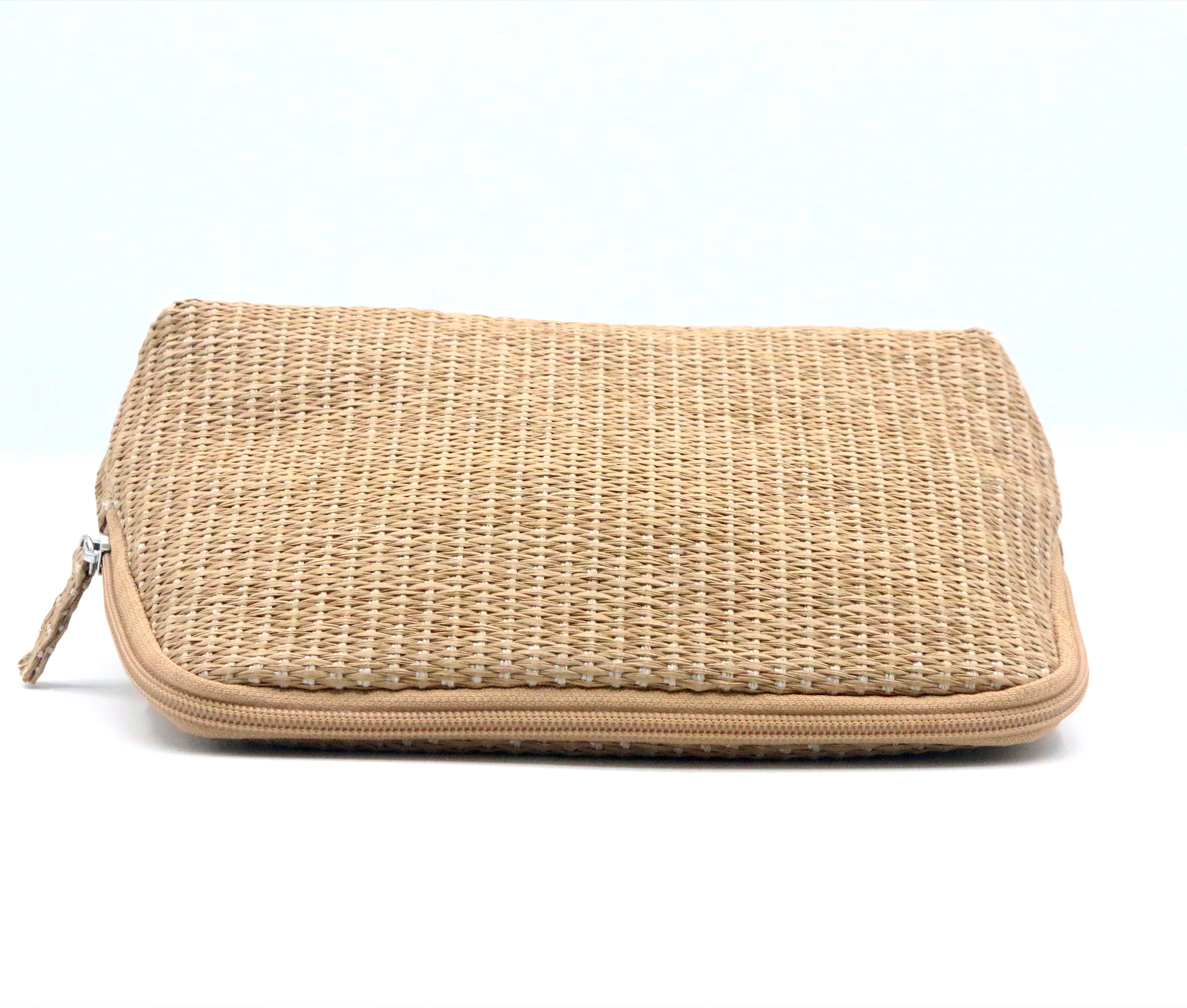Hot Sale Eco-friendly Paper Straw Natural Beauty Cosmetic Bag Popular Shell Shape Woven Straw Paper Makeup Zipper Pouch Bag