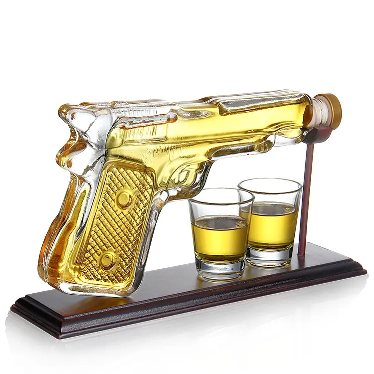 hot selling high quality manufacturer Whiskey Gun Decanter with Gun Shaped Shot Glasses on Mahogany Tray Whiskey set