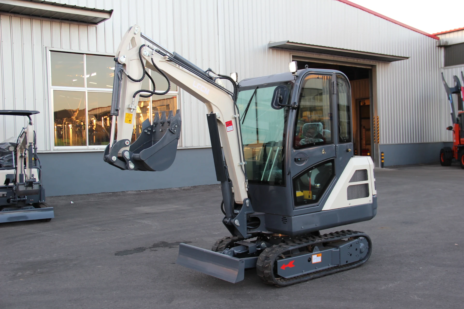 LGCM crawler mini tractors dozer excavator loader digger three size bucket