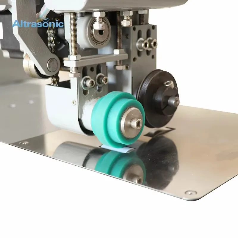 New Product Semi Automatic Sealing And Cutting Equipment 35kHz Ultrasonic Sewing Machine