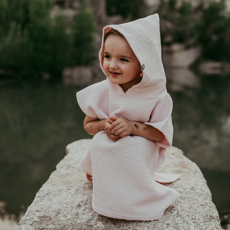 China Wholesale Mildream Custom Organic Waffle Baby Hooded Towel Soft Baby Hood Beach Towel