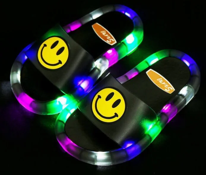 Красные светящиеся Детские Тапочки Tiktok, новая модель, нескользящая светящаяся обувь для девочек с мультяшным рисунком улыбки, оптовая продажа