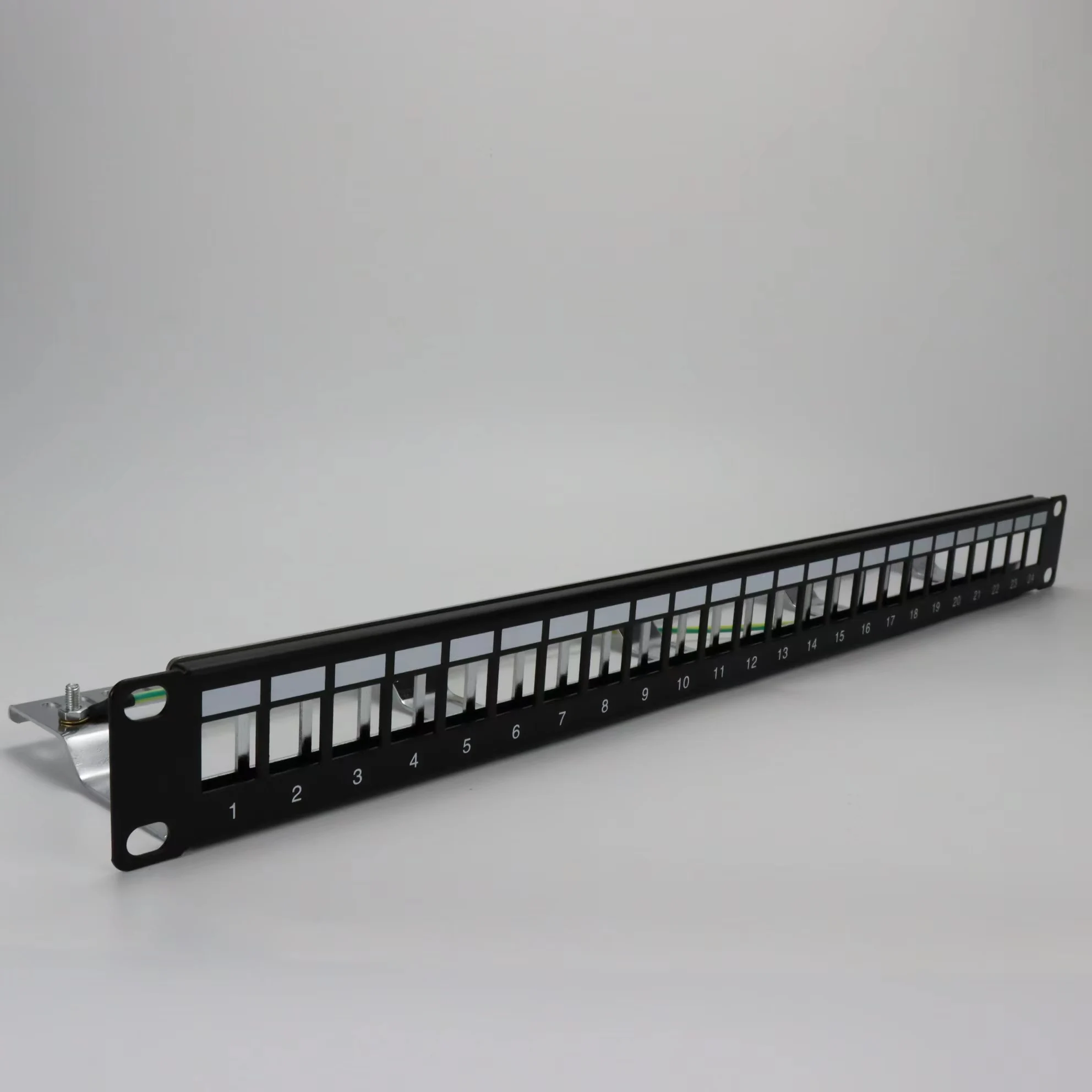 Factory Wholesale Price 16 24 48 port Cat5e cat6 cat 6 Cat6a cat7  UTP stp patch panel rack