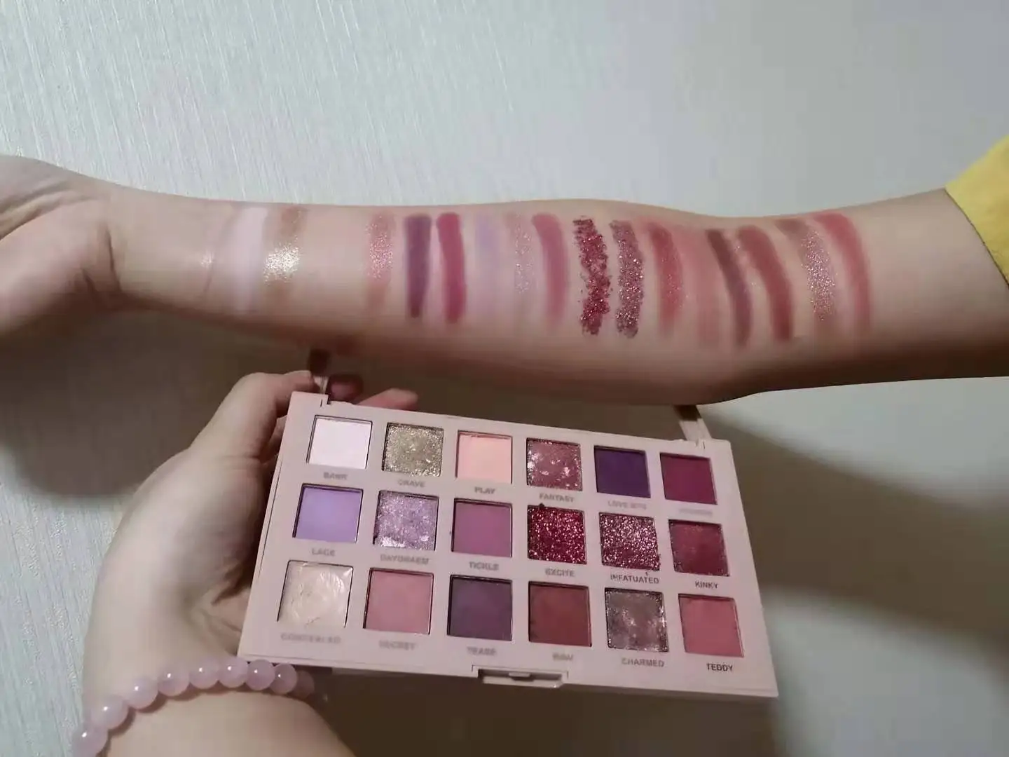 
Wholesale Makeup High Pigment Make Your Own Brand Private Label Glitter Custom Eyeshadow Palette Vegan Waterproof Eye OEM 