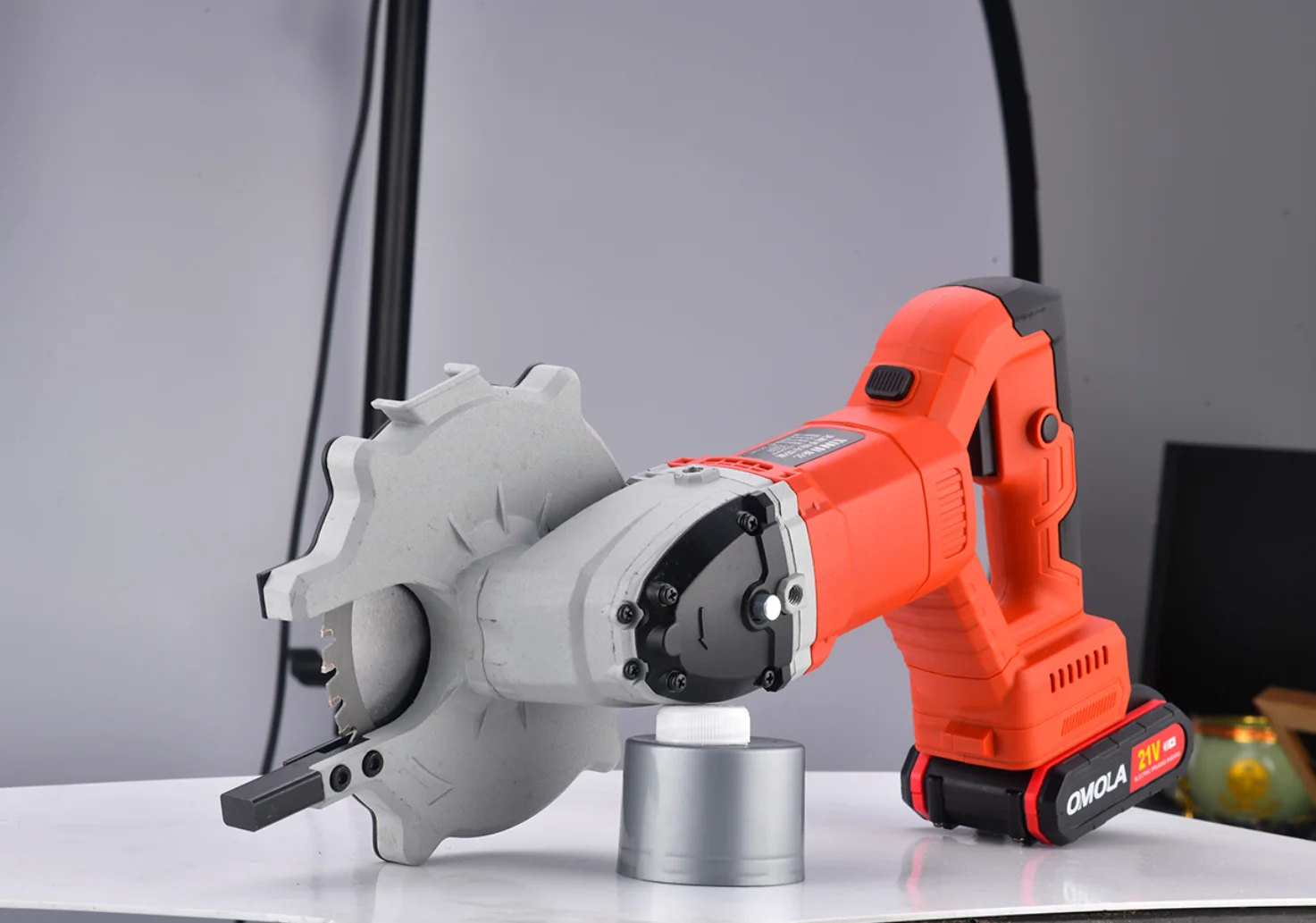 2024New hand-held cold cutting saw   Fast cutting  light and easy to carry Hand-held cold cutting saw