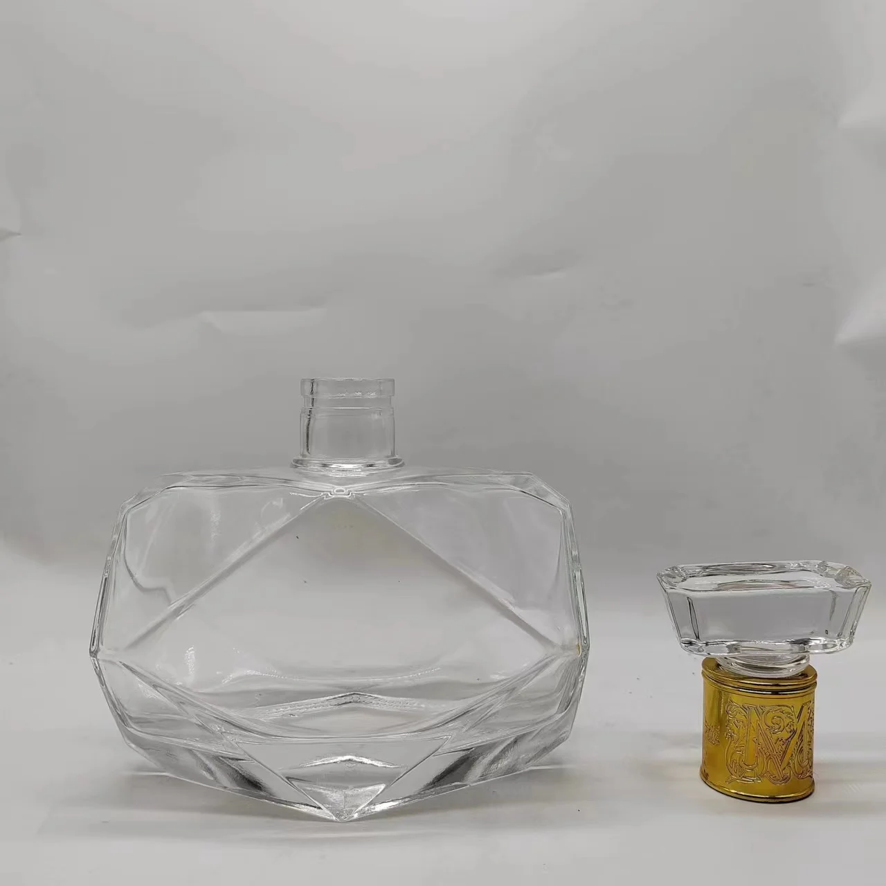 manufacture super flint  bottle high quality 500ml 700ml 750ml spirts rum gin whisky cognac XO brandy glass bottle