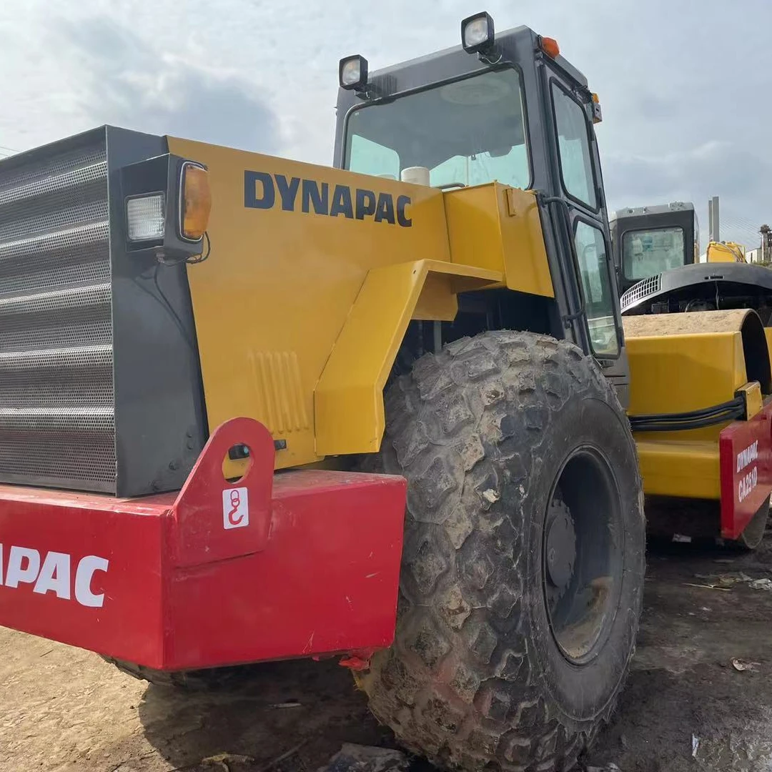 Б/у дорожный каток Dynapacc CA251D в хорошем состоянии, б/у Dynapacc CA25D/CA251D/CA301D/CA30D с хорошими шинами