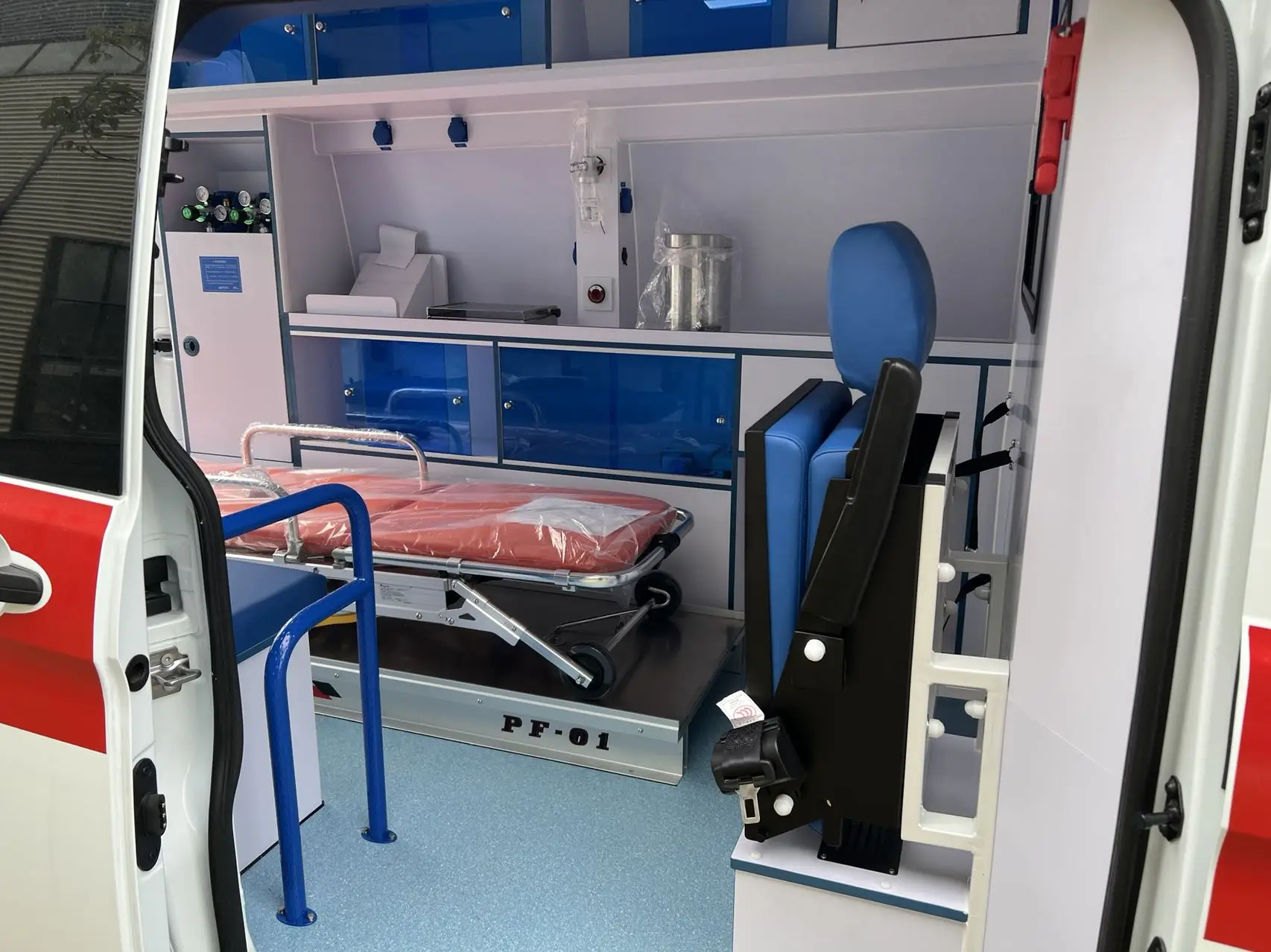 New Mobile Transit V362 Monitoring Ambulance Vehicle ICU Medical Emergency Ambulance Car for sale (Gasoline , MT, Euro6)