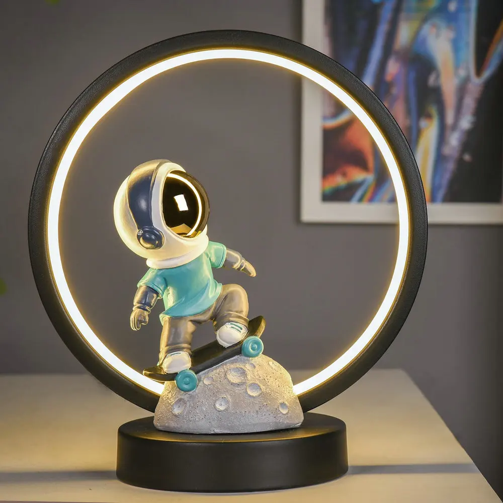 Low MOQ  Price creative kids bedroom mini astronaut table lamp decorative 3d spaceman night light for child  night lamp