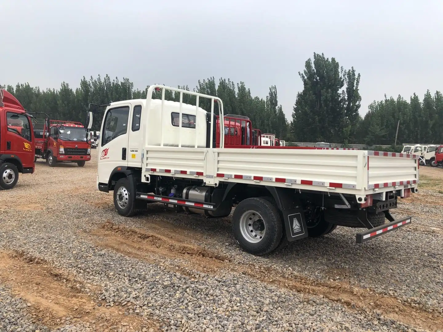 Автомобиль седельный тягач sinotruk Howo 4*2 6 колеса дизельная электростанция 140Hp высокого качества 10 тонн свет боковой стенки грузовой автомобиль для