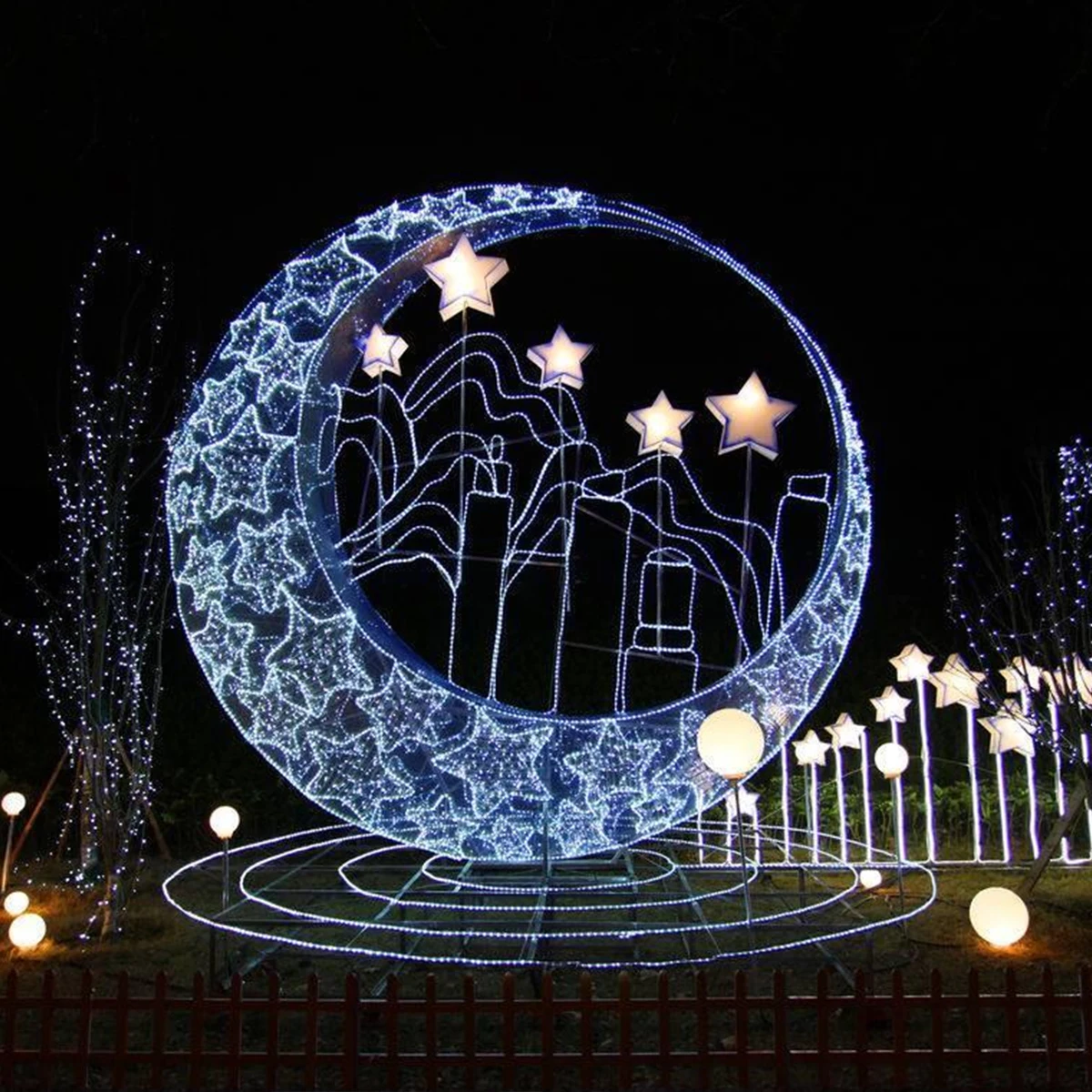Manufacturer Customized Outdoor Christmas and Spring Festival Decorative Lights Unique Waterproof Lanterns for Holidays