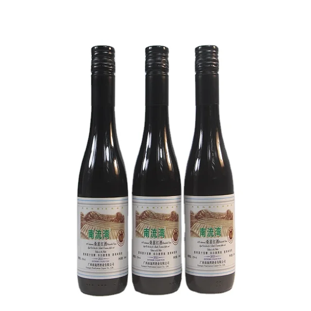 Аромат тутового фрукта в стеклянной бутылке красного вина Фруктовое вино из Китая имеет сладкое