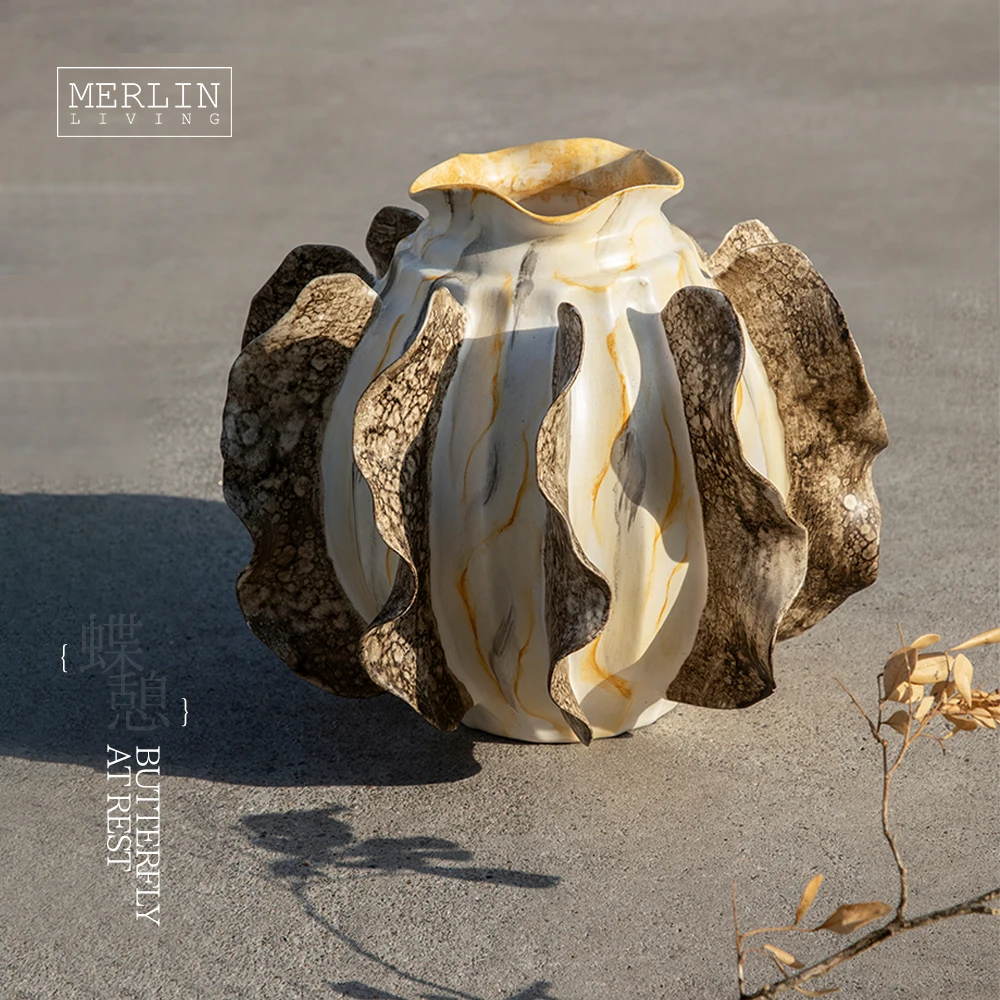 Merlin Living Hand Painting vase ceramic decoration Artistic butterfly tabletop vase Chaozhou Ceramic Factory Wholesale