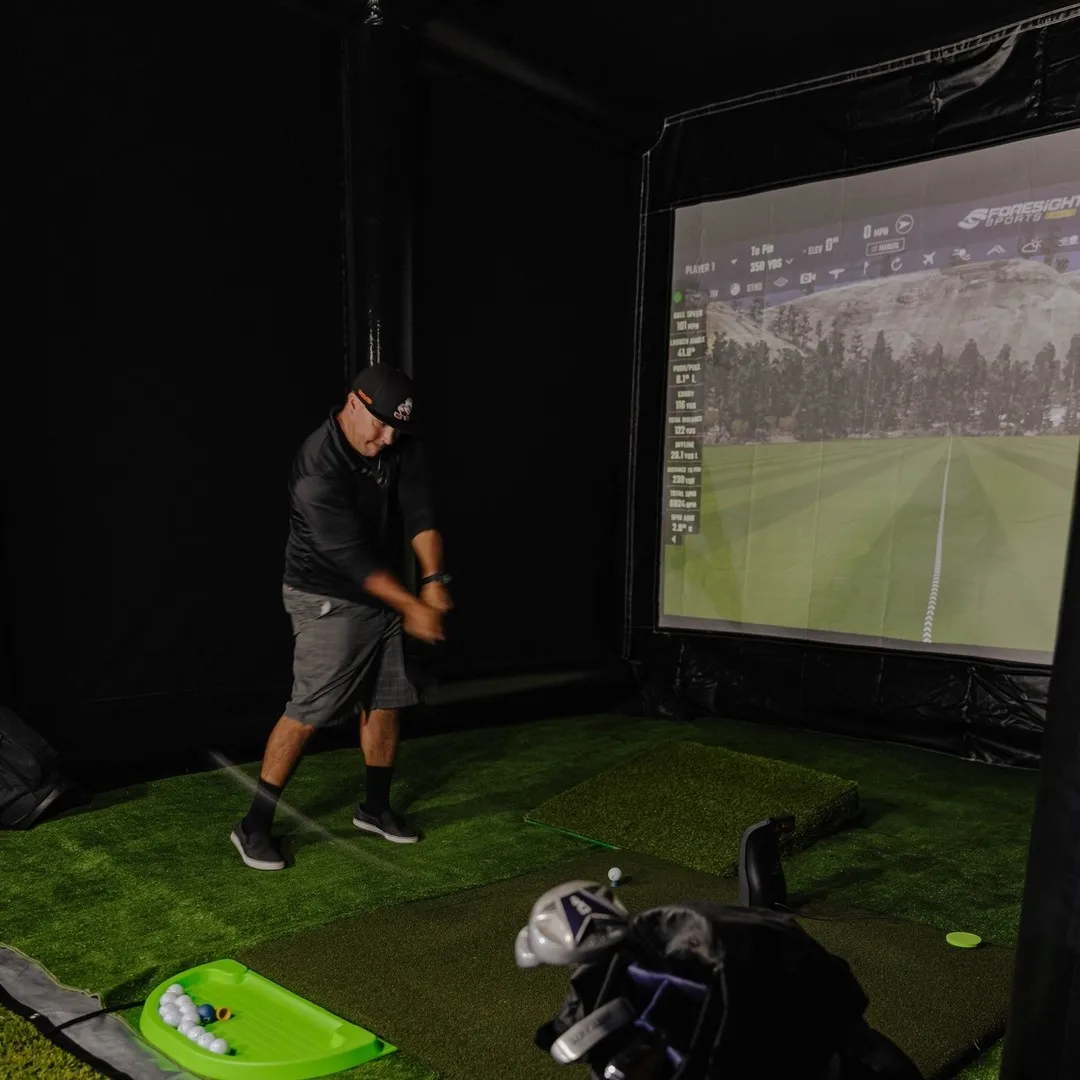 2023 New Fashion  Inflatable Golf Practice Simulator Tent Inflatable Golf Simulator Room Inflatable Golf Hitting Cage
