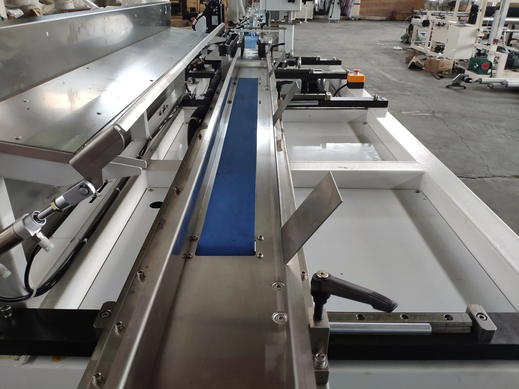 China factory direct sell auto cutter machinery toilet bathroom kitchen towel tissue paper roll band saw cutting machine