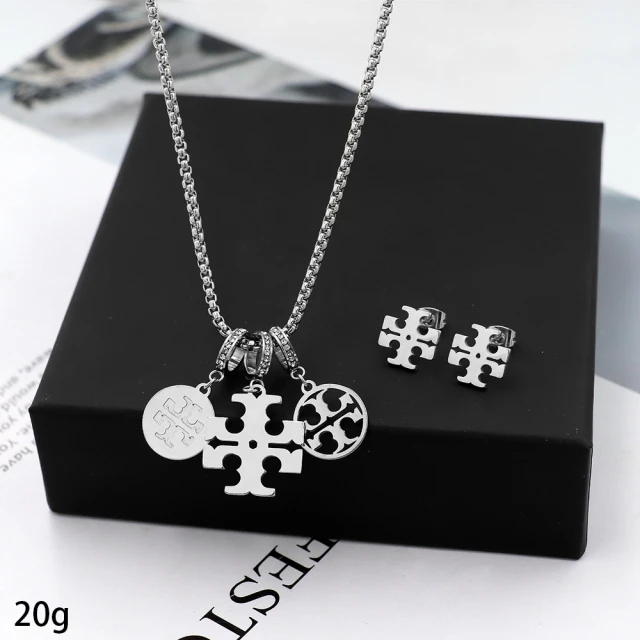 New Round Tb Stainless Steel Jewelry Set 18K Gold Plated Necklace Pendant Earrings Jewelry Set For Women