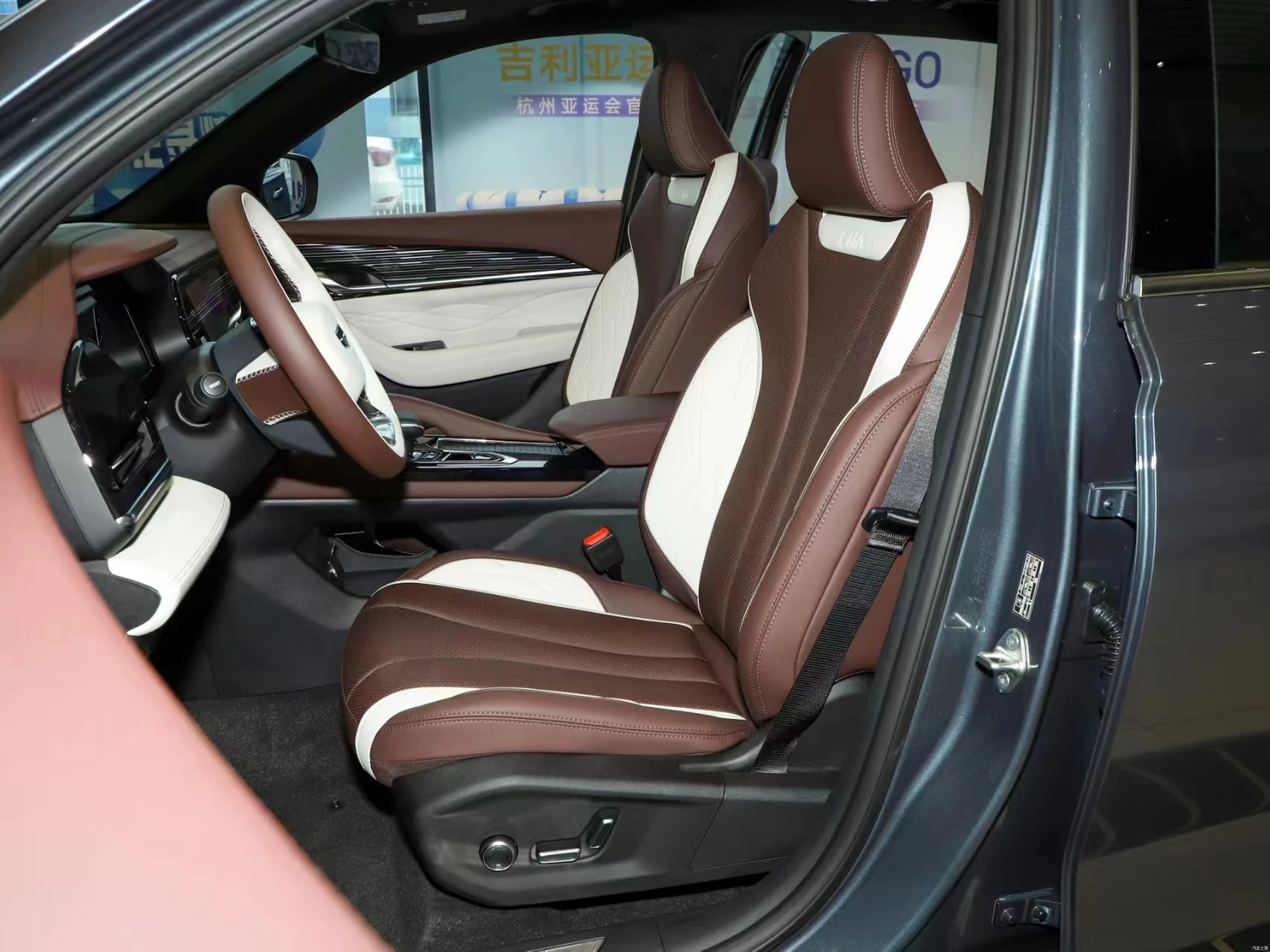 2024 Geely MonjaroL 2.0TD high-power automatic two-drive Skyrim version of compact SUV Fuel car