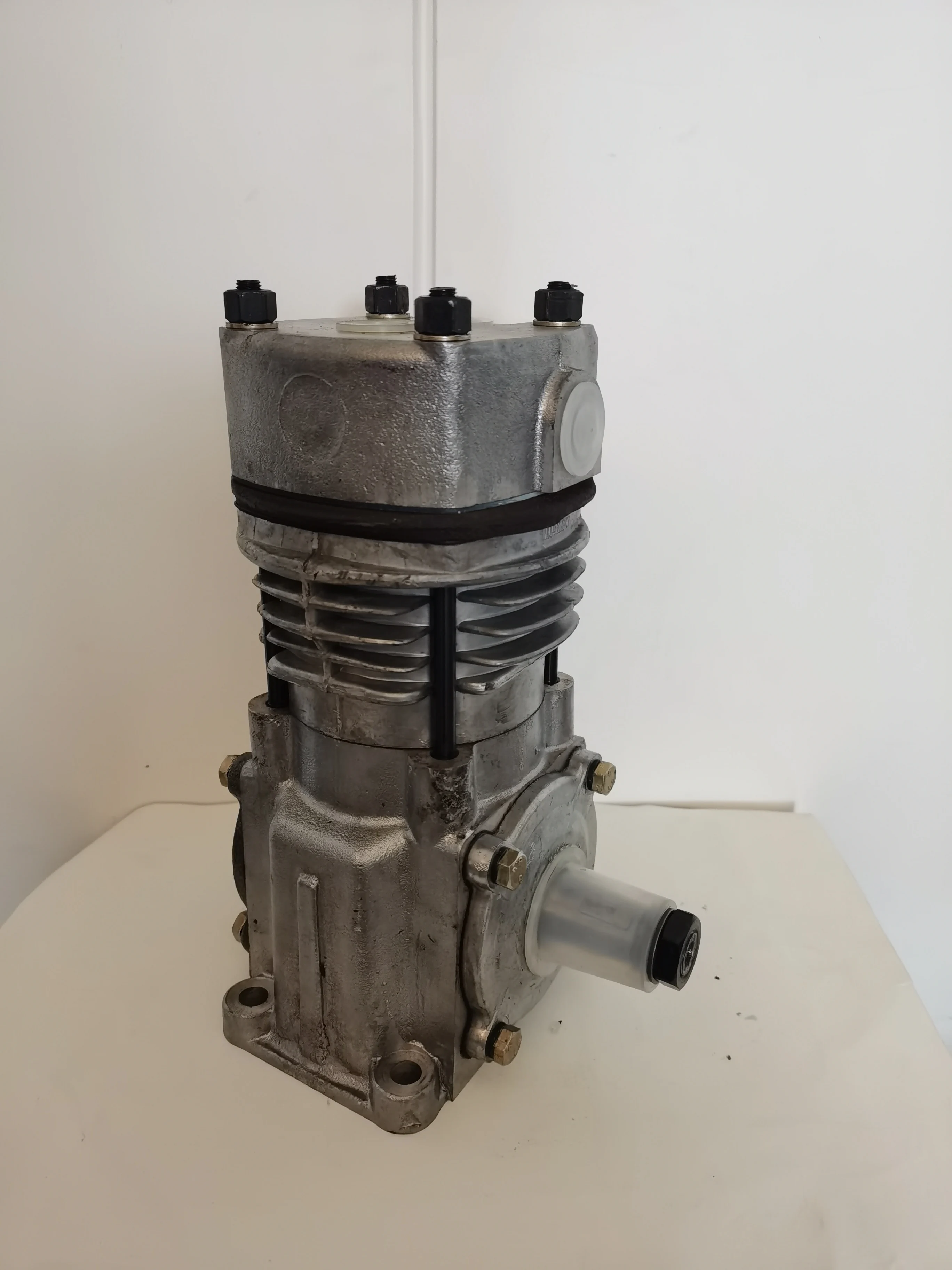 Tractors MTZ Brake air compressor