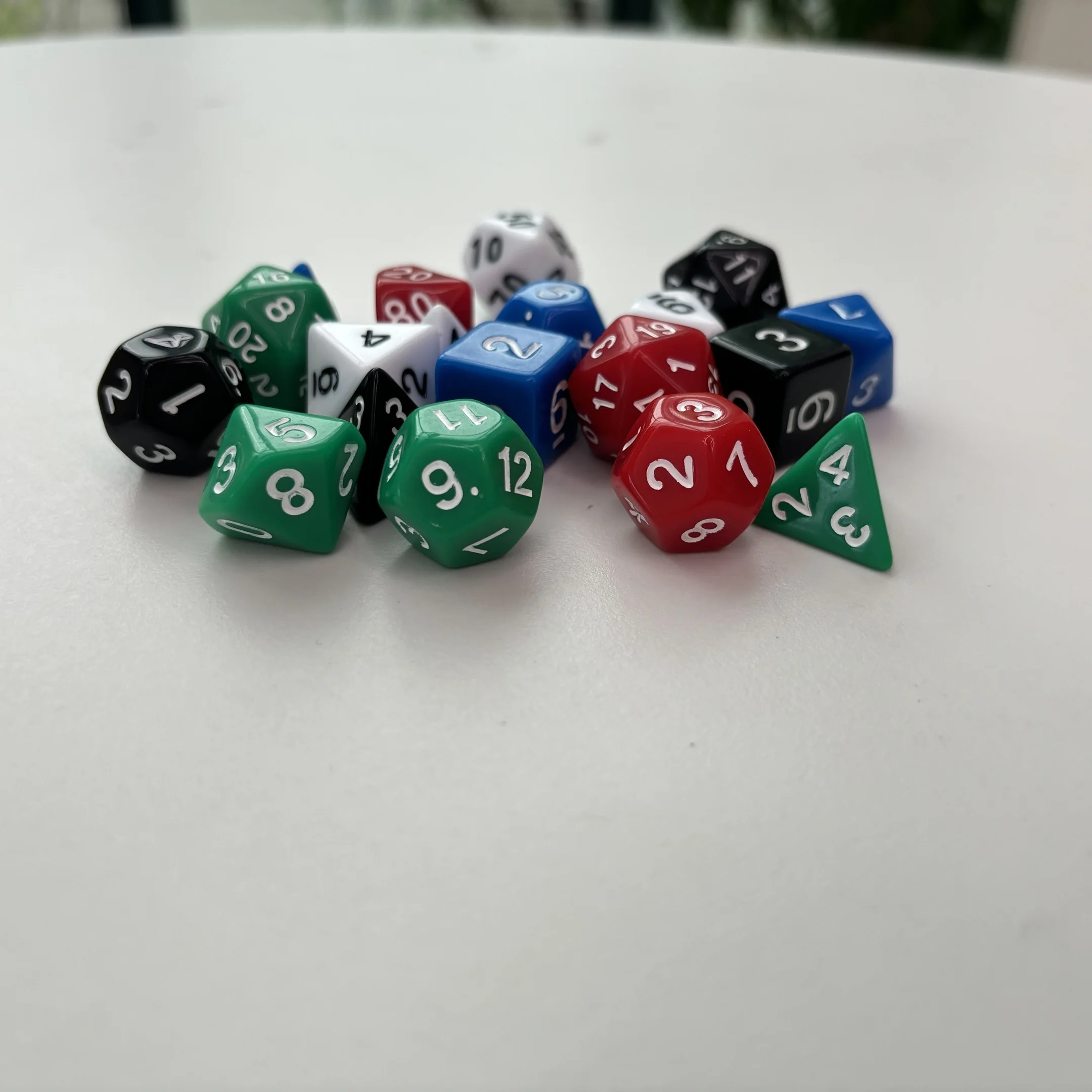 Wholesale Custom 16mm Acrylic D20 & round Polyhedral Dice Galaxy Starry with Golden Glitter for DND Board Games Resin Material