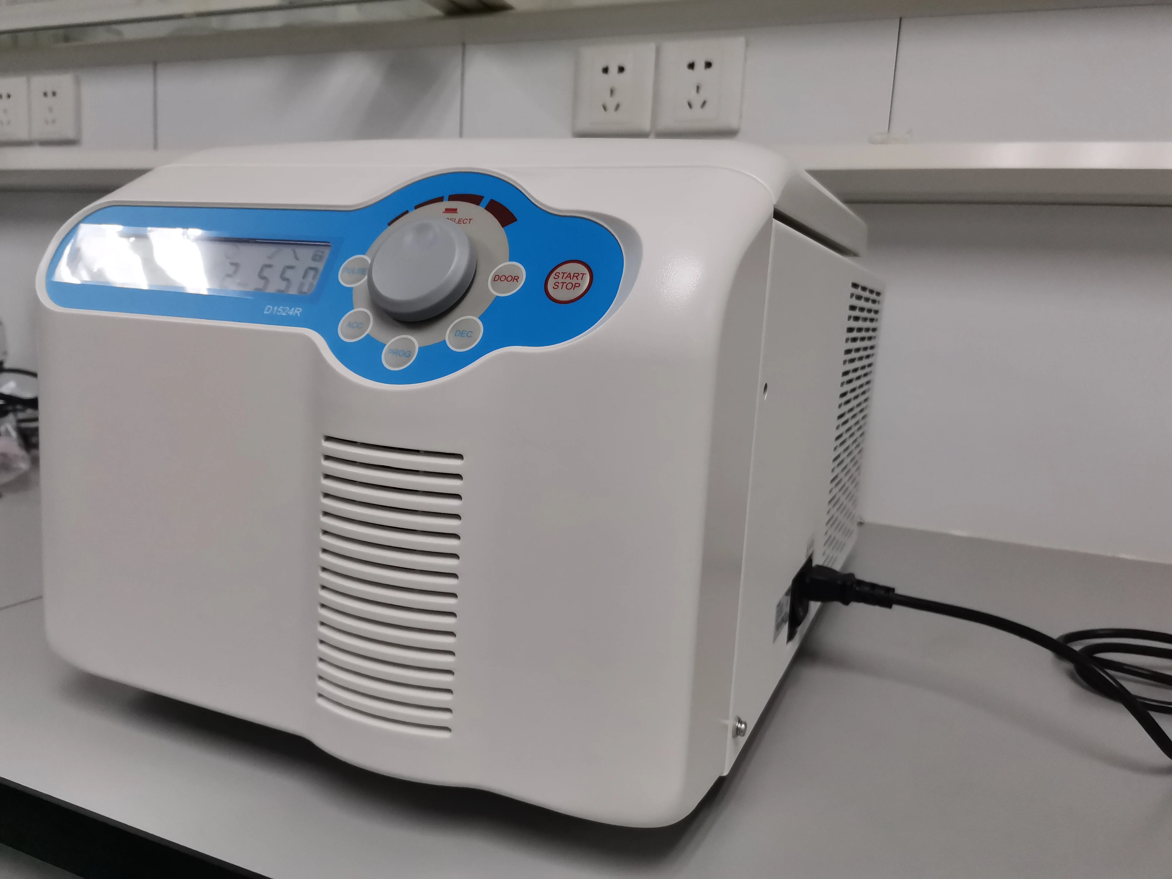 DLAB D1524R Laboratory High Speed Refrigerated Centrifuge