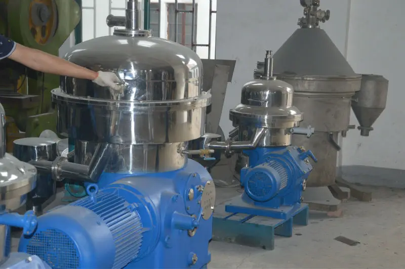 Full automatic 2000L/H milk skimmer machine