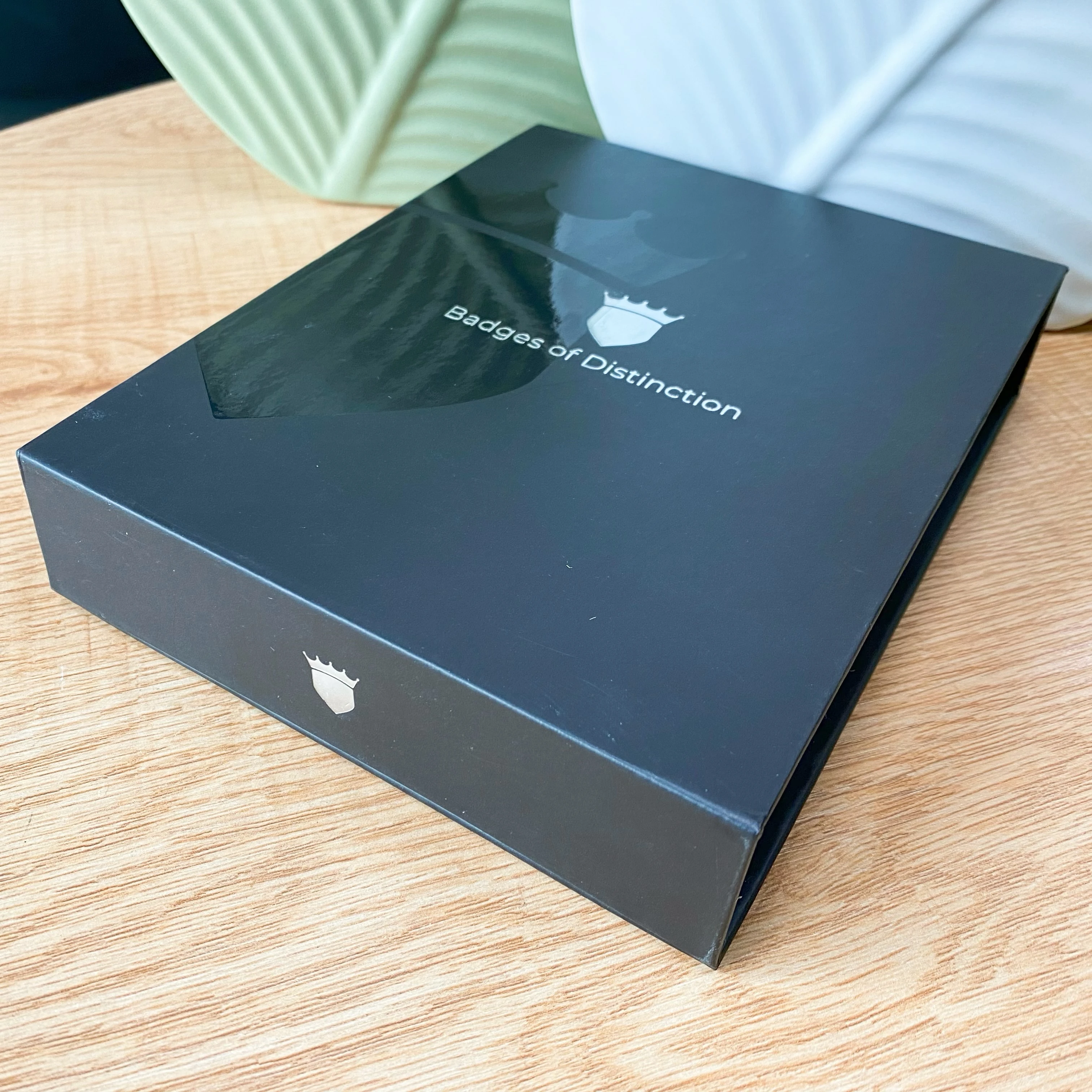 Custom Silver Foiled And UV Spot Logo Magnet Lid Closure Packaging Cardboard Jewelry Box