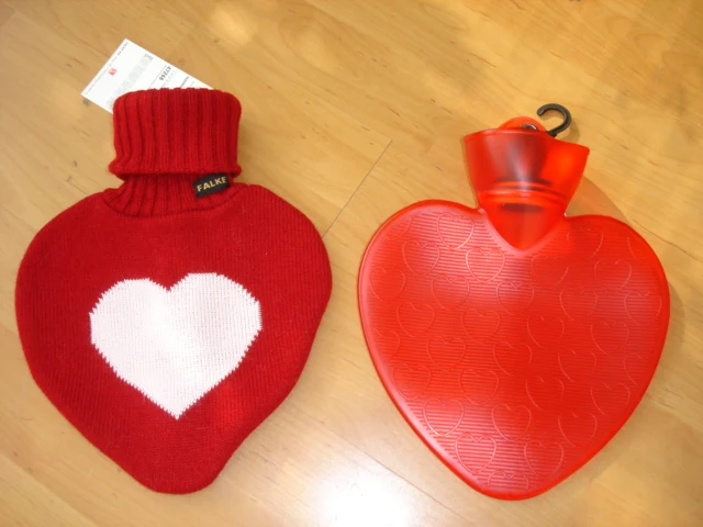 Wholesale nice color and design hot water bottle