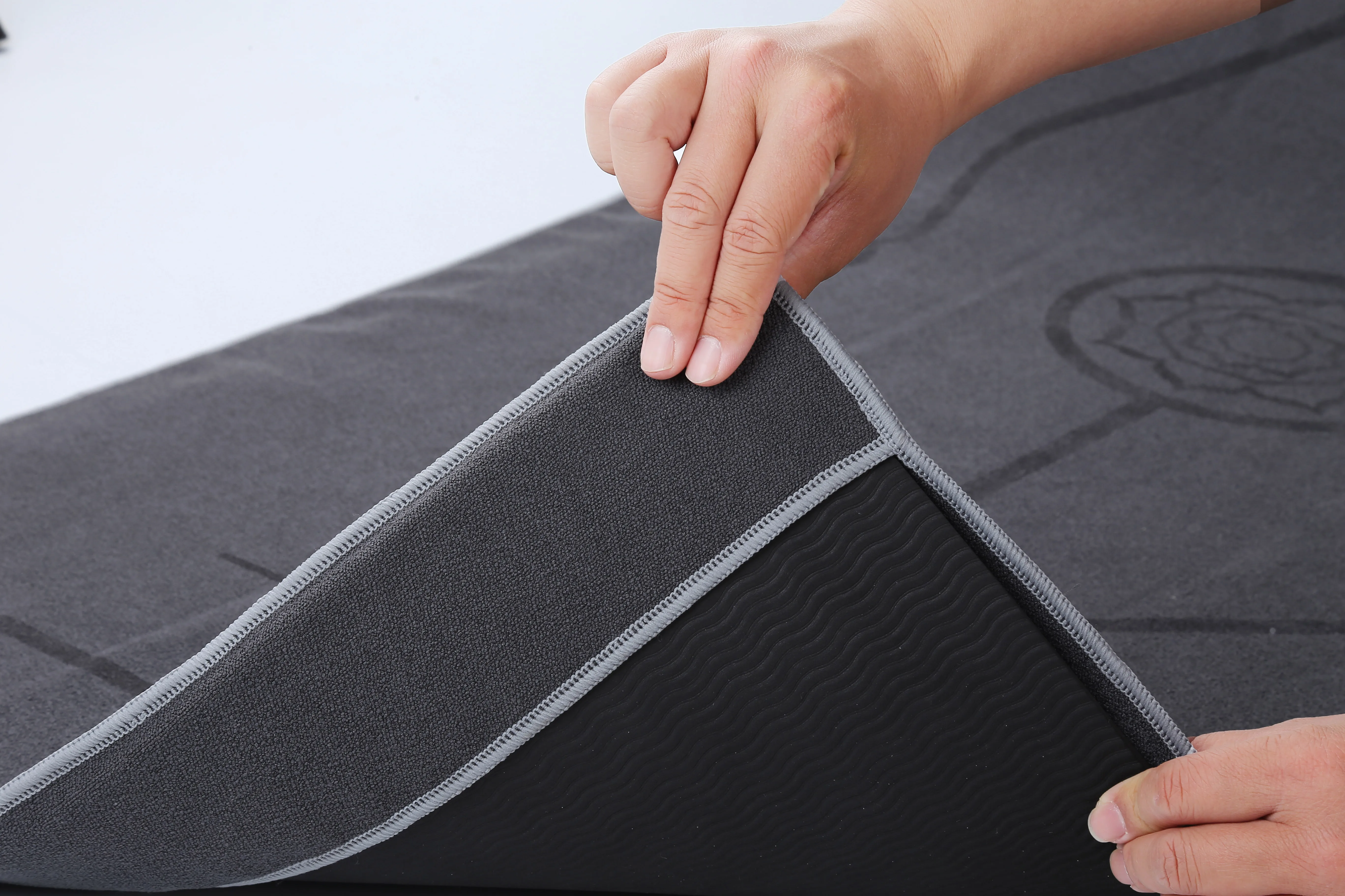 
Microfiber Non Slip 63*183CM Customized Shape Sublimated different color Beach Yoga Mat Towel 