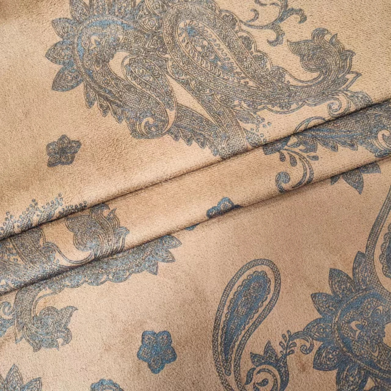 Wholesale 100%Polyester Weft Suede Print Fabric Home Textile Knitted Printed Smooth Knitted Velvet Fabrics For Upholstery Sofa