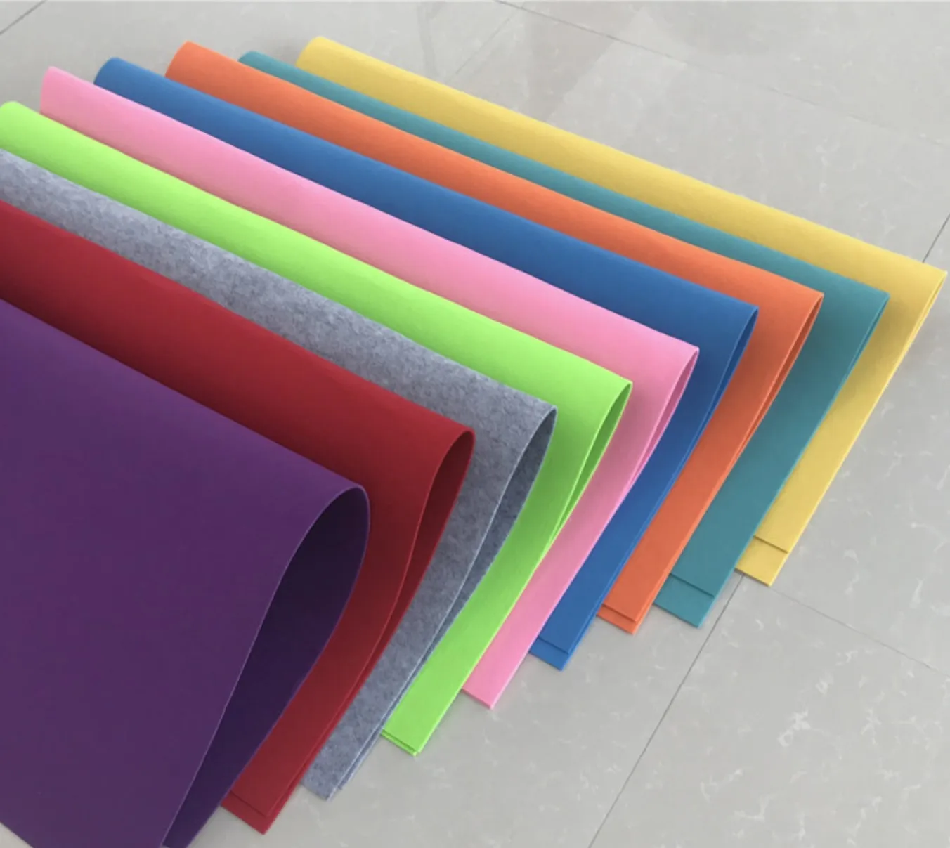 Customized color soft recyclable nonwoven 100% polyester felt Needle-punched pp spunbond nonwoven fabric