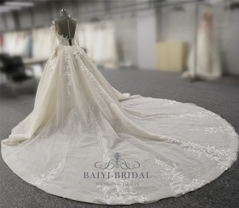 2021 Fashion style bridal gown elegant appliques shiny ball gown wedding dress