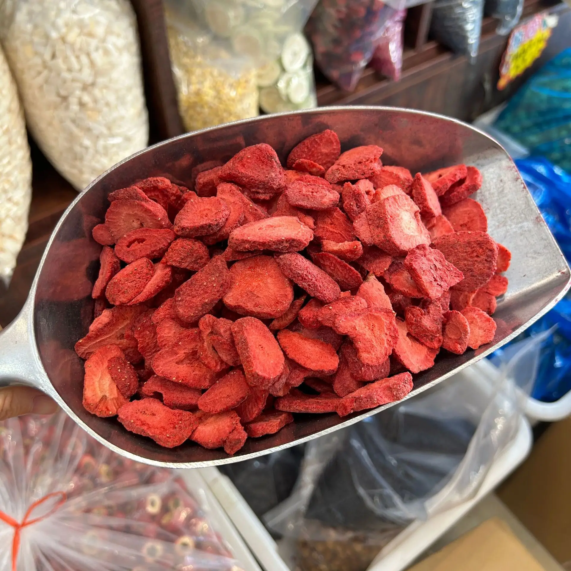 Customized Wholesale Sweet Snack Frozen Strawberry Fruit Bulk Fd Fruit Dried Whole Strawberry