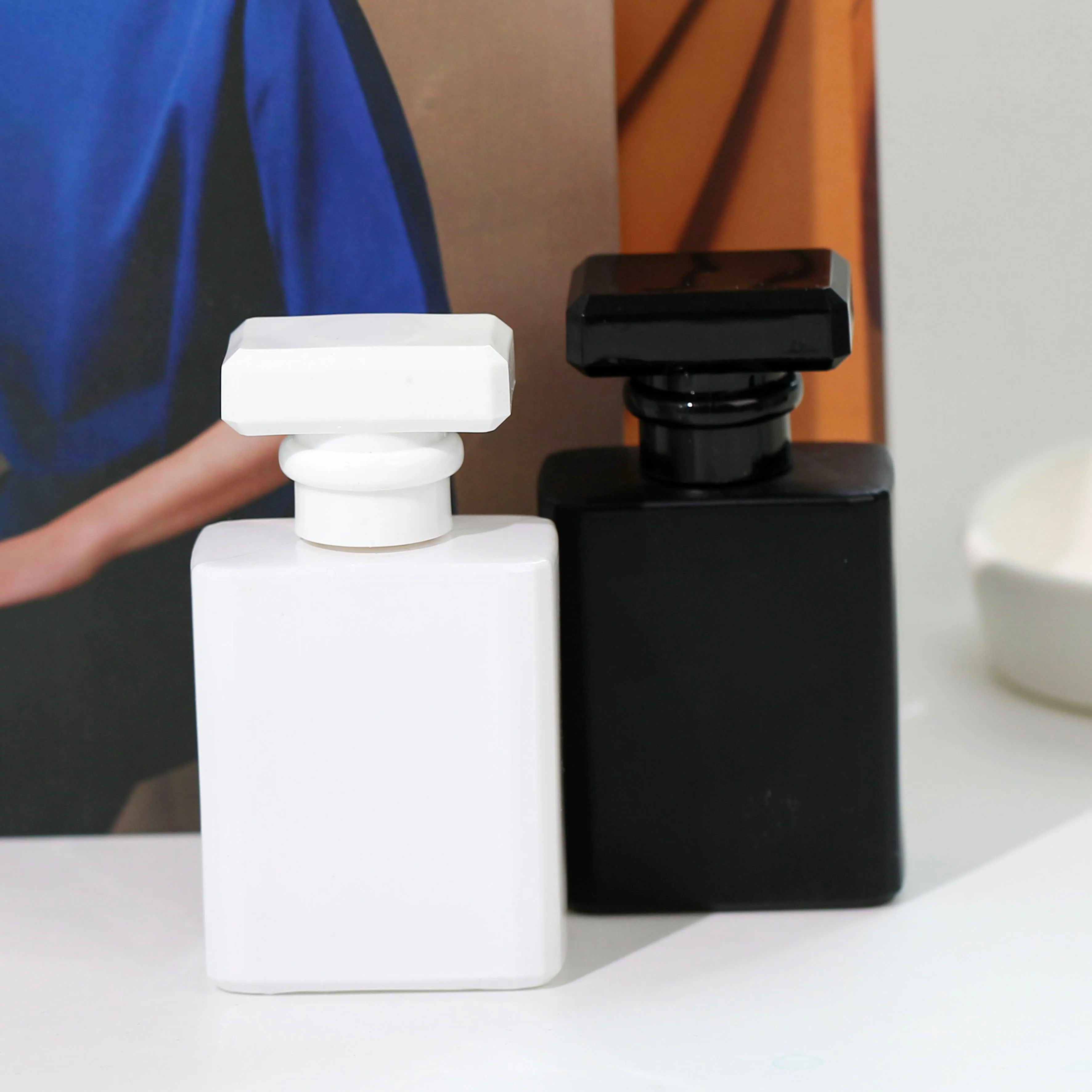 In Stock Black Clear White Square Glass Perfume Bottle 30 50 100Ml High Quality Luxury Beautiful Spray Glass Bottle