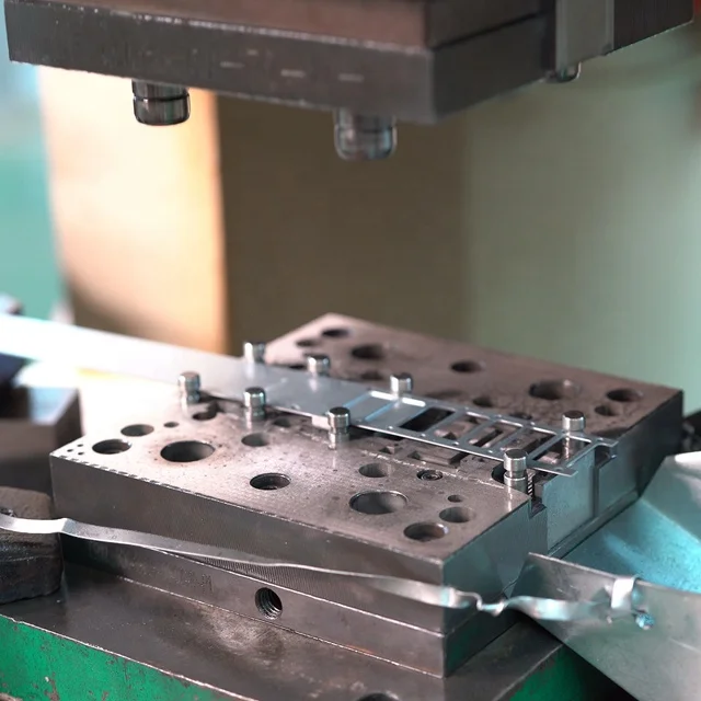 OEM Stamping Factory Custom Small Precision Progressive Metal Stamping Components Progressive Mold Battery Contact Shrapnel