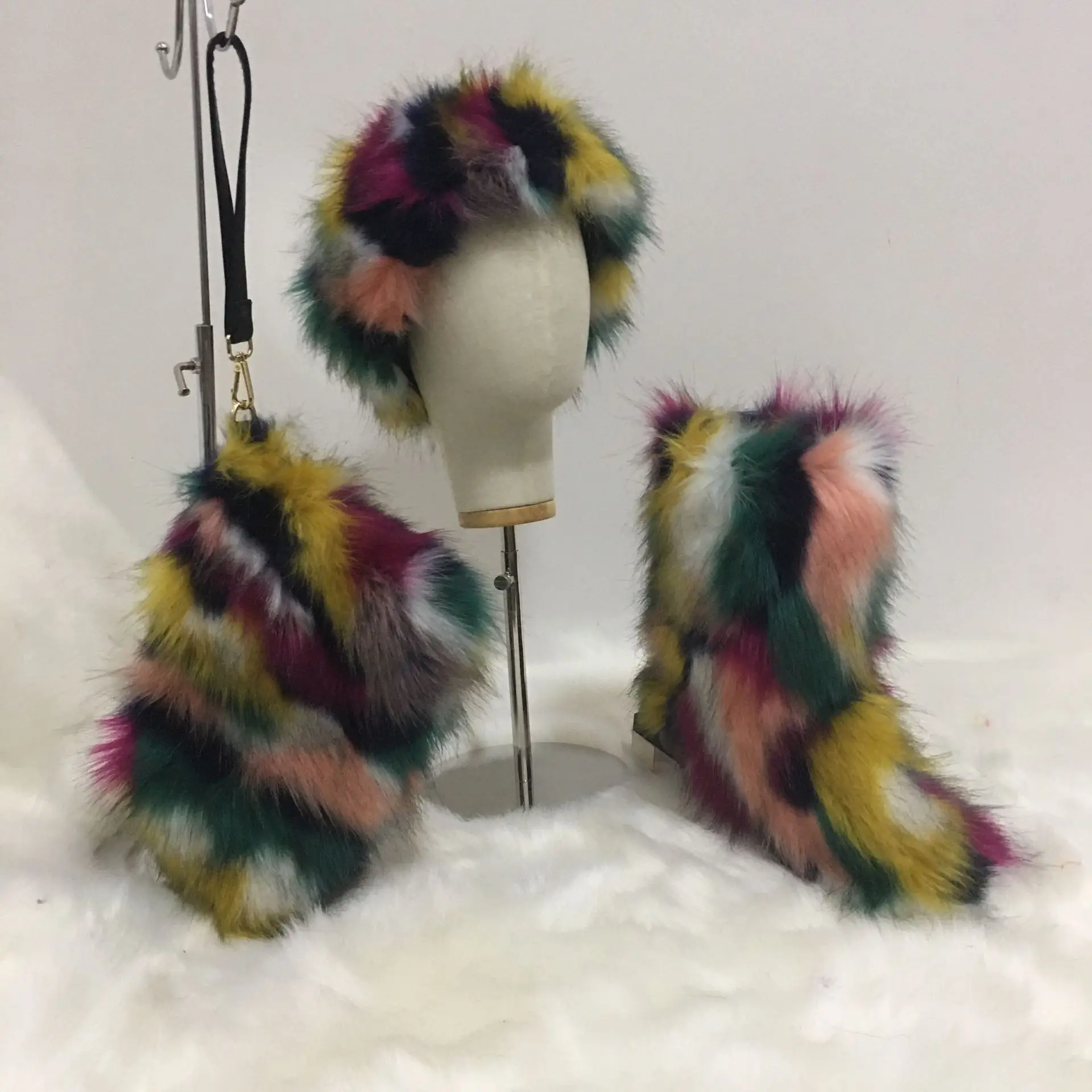Wholesale ladies winter fuzzy conjunto de boots fur purse multicolor headband fluffy plush sets