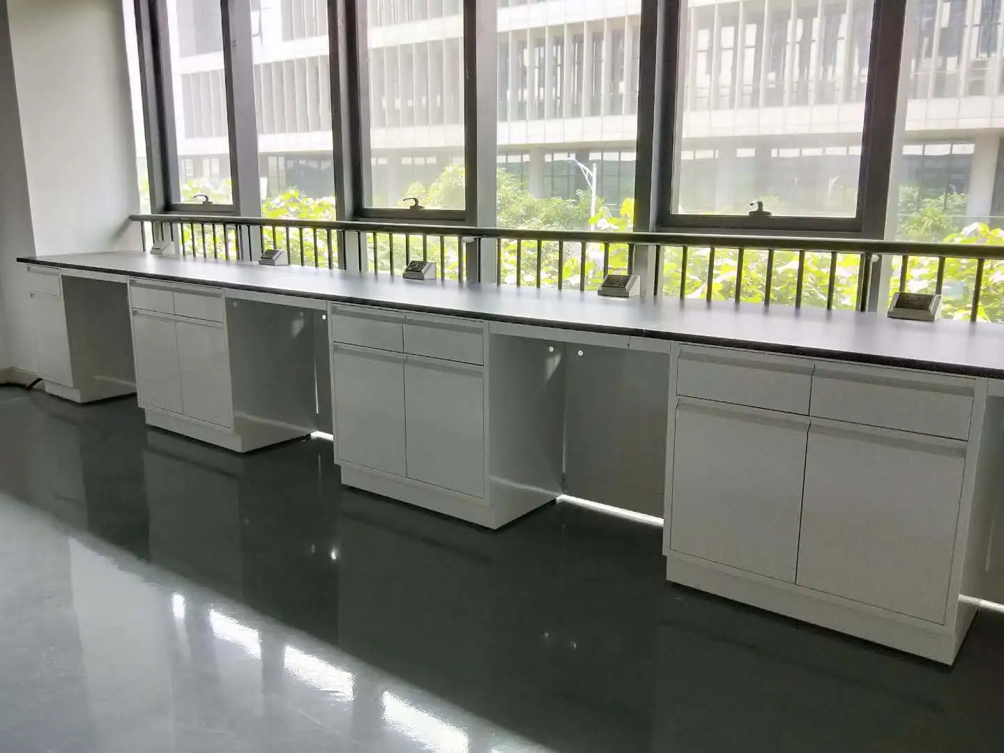 Quality Chemical Medical  Epoxy Resin Worktop  Lab Furniture Manufacturers Prices  in Laboratory Furniture Suppliers