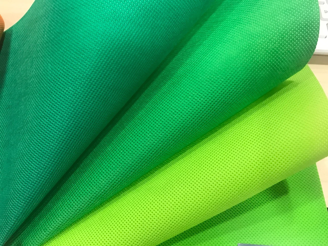 PP Non Woven Spun Bond Polypropylene  Nonwoven Fabric for Shopping Bag and Face Mask