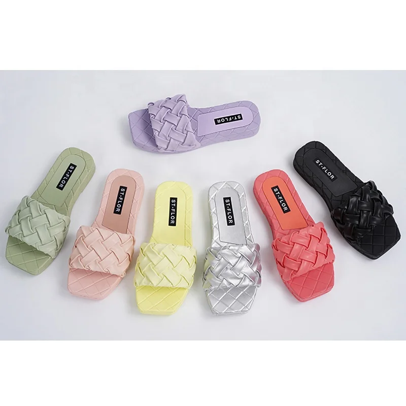 Wholesale Fashion Elegant Woman PU Faux Leather Sandals Cute Women Designer Woven Shape Slides Flat Flip Flops