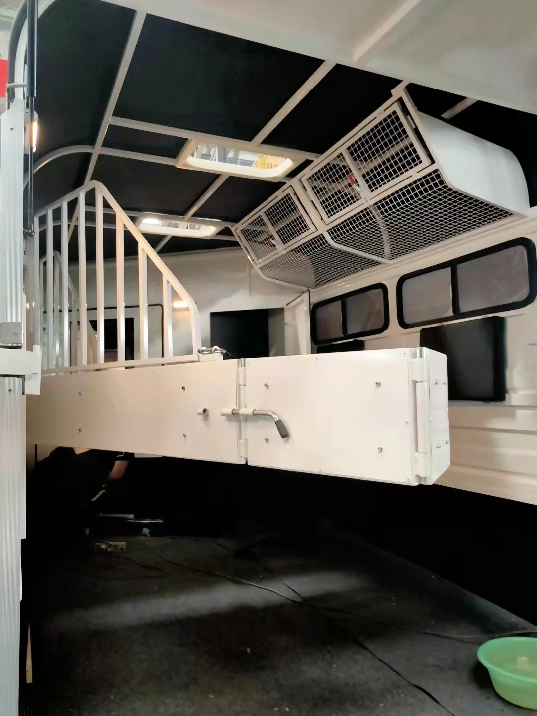 2 horses china gooseneck horse trailer