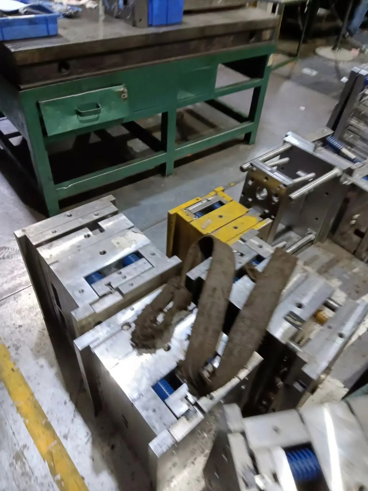 Custom high precision progressive deep drawing mould automotive metal stamping die tooling fabrication service