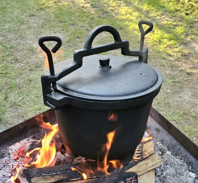4.5L three legs Cast iron hunt cauldron meat pot Poland pot Kociolek Zeliwny